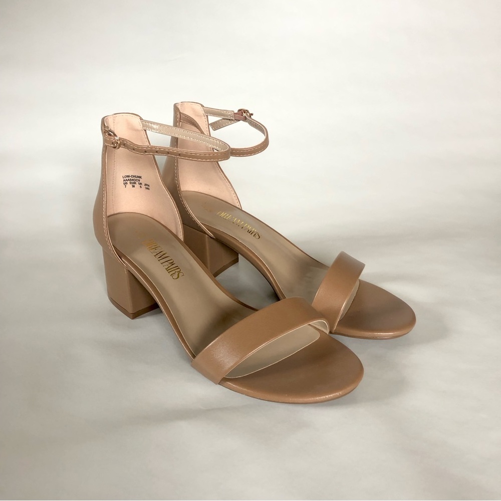 NWT Women’s Dream Pairs Low Chunk Nude Heels- Size 7